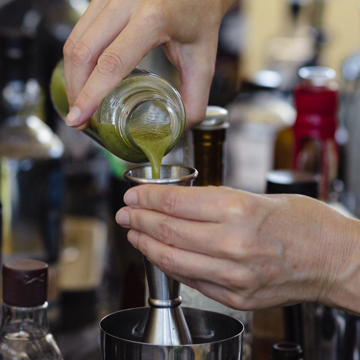 Puring kiwi puree for a cocktail